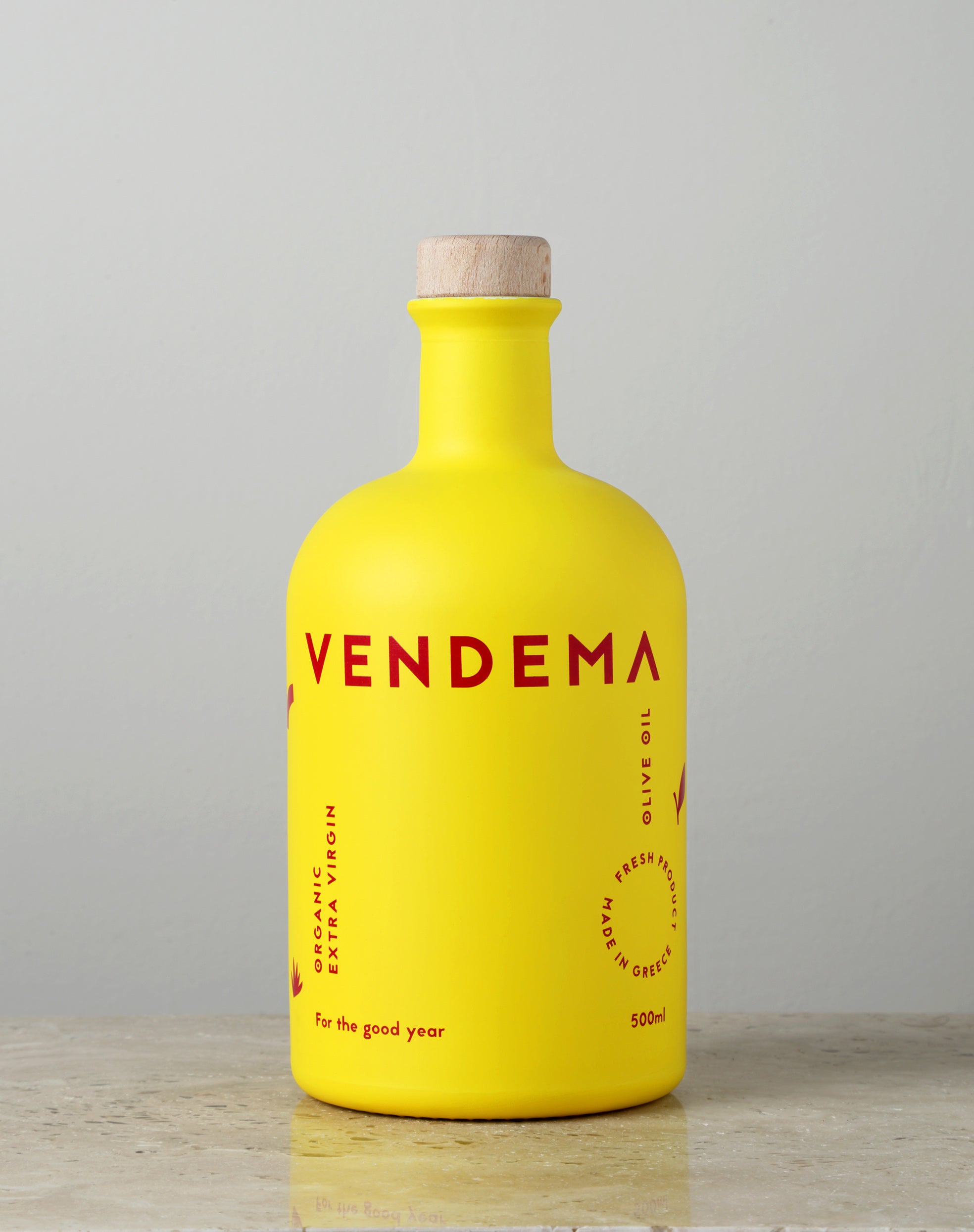 Front Side of Vendema Organic Extra Virgin Olive Oil Bottle.