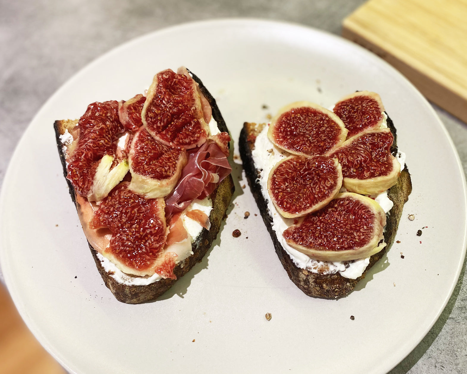 Goat cheese and figs bruschetta with Vendema Olive Oil.